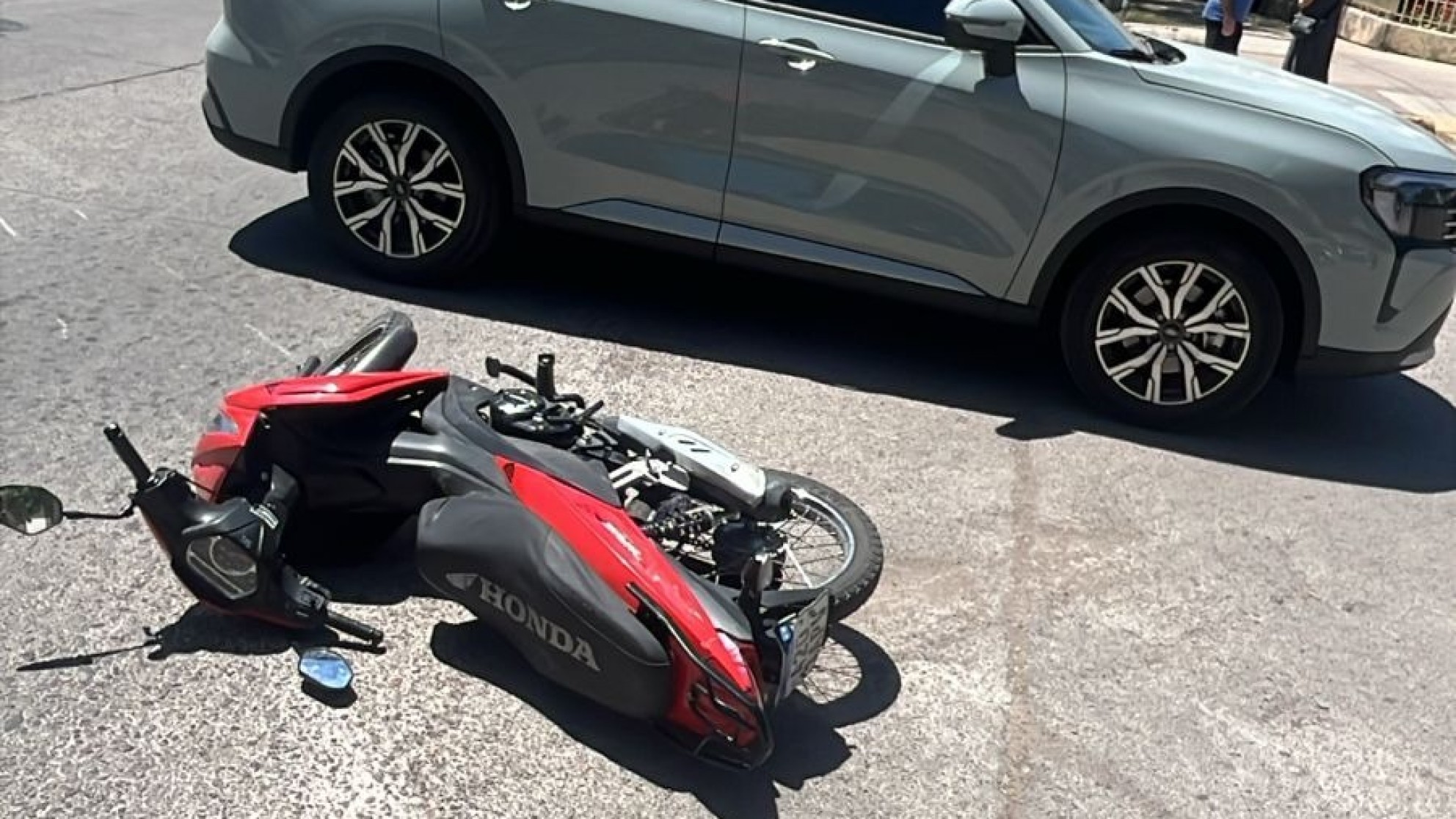Fatal choque entre una moto y una camioneta en Godoy Cruz: murió la acompañante